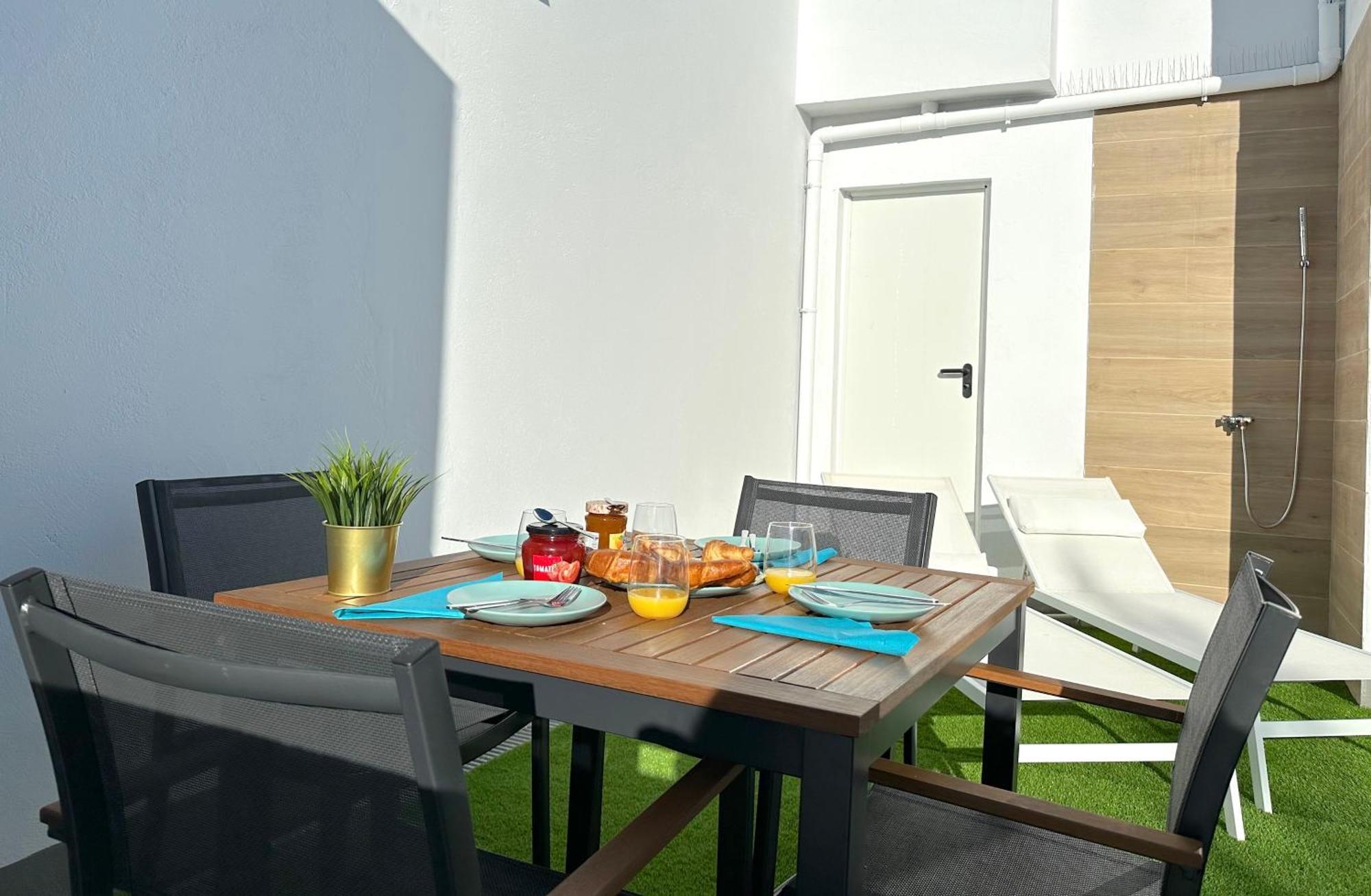 Suites Verano Azul Кастильо-дель-Ромераль Экстерьер фото